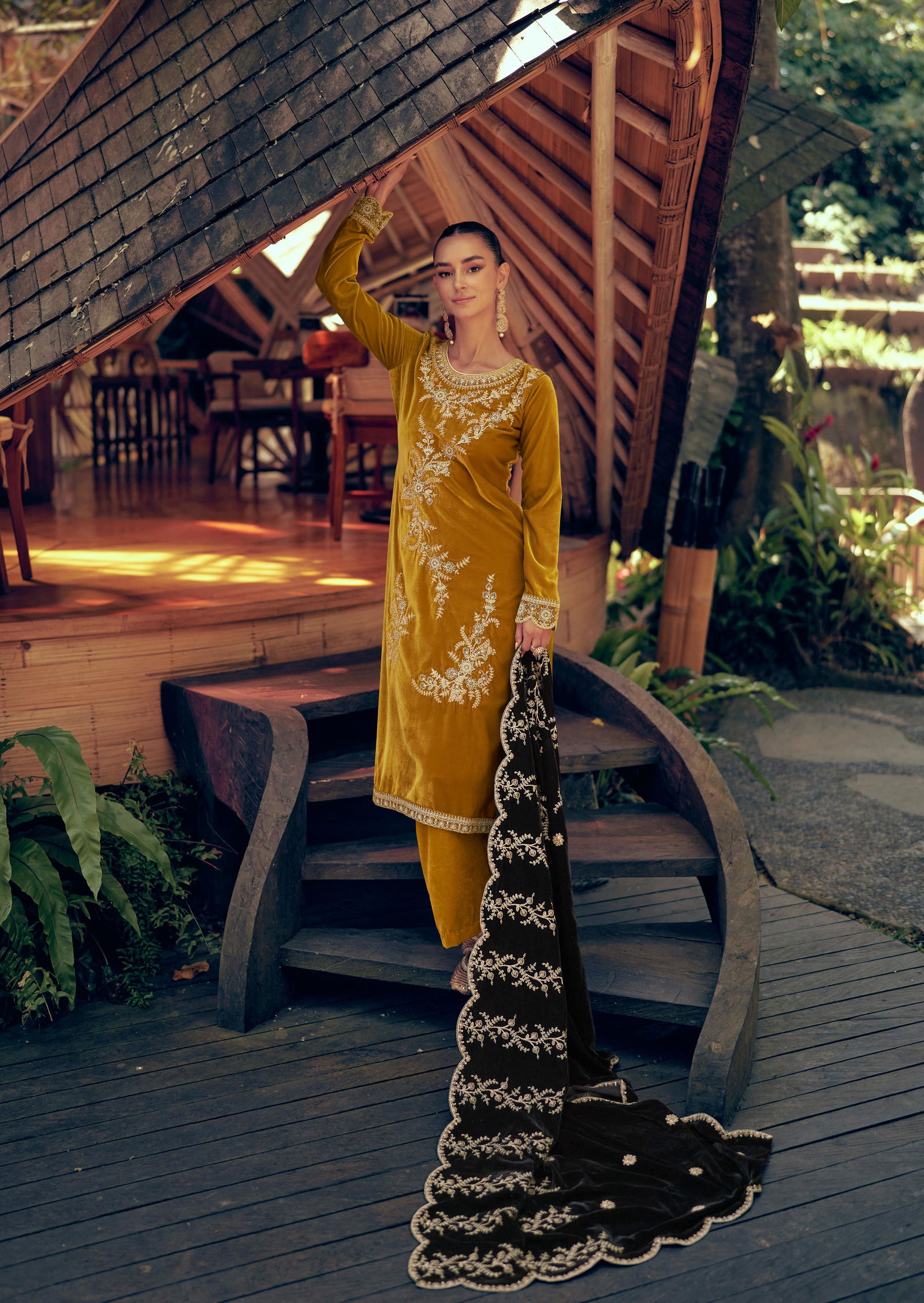 Mumtaz Rang E Makhmali Velvet Embroidery Salwar Kameez
